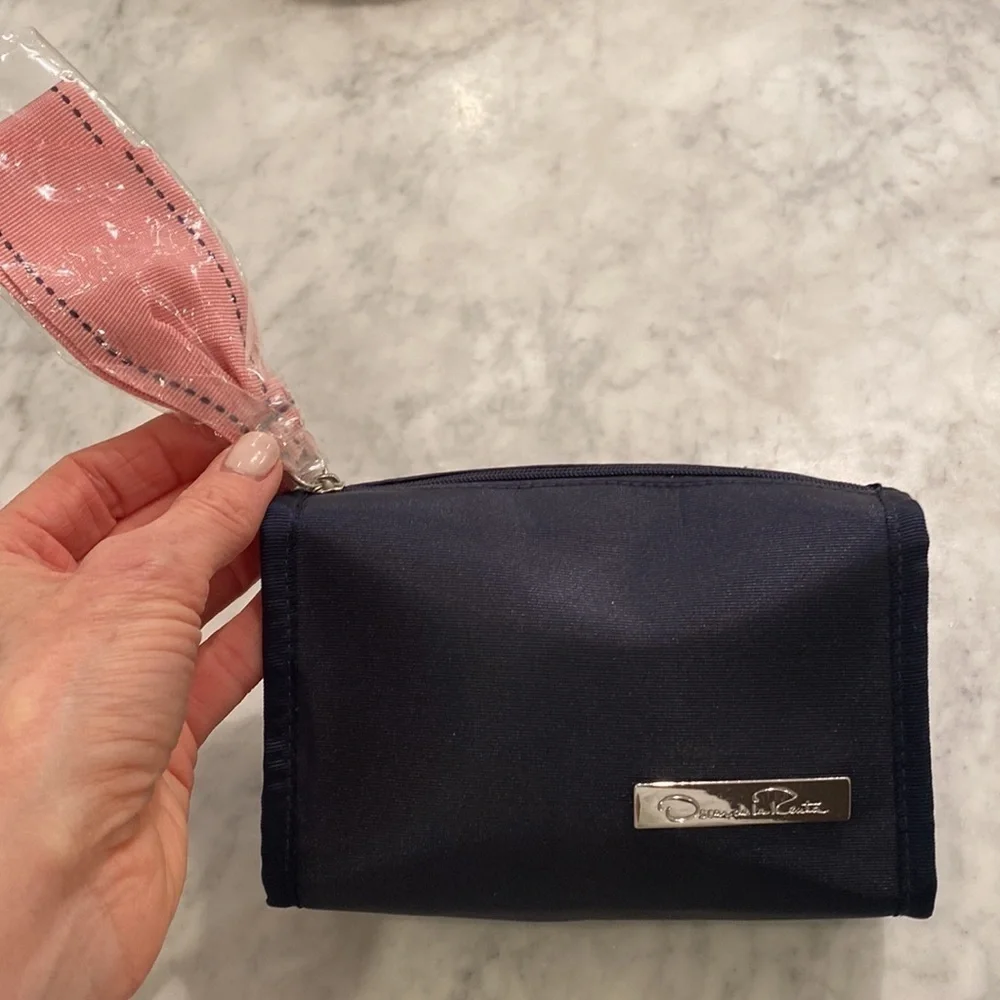 New No tag Oscar De La Renta small cosmetic case navy blue with pink ribbon